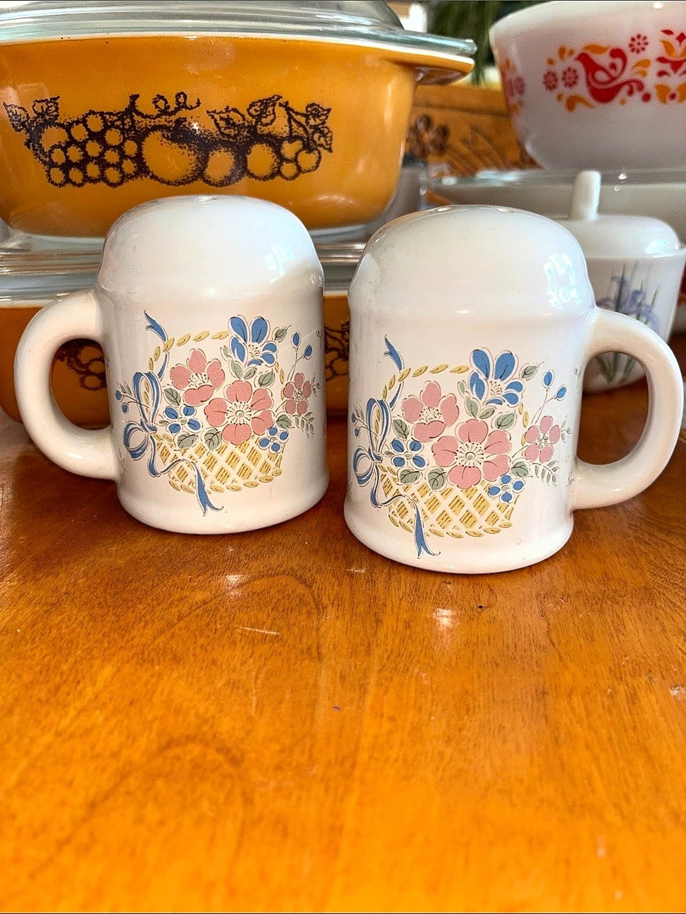 Vintage 80s Country Basket Floral Salt & Pepper Shaker Set Mini Mugs